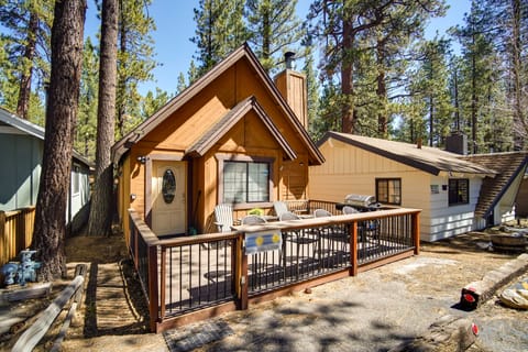 < 3 Mi to Lake: 'Goldilodge' Big Bear Lake Cabin House in Big Bear