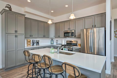 Inviting Hideout Townhome w/ Balcony & Lake Views! Apartment in Hideout