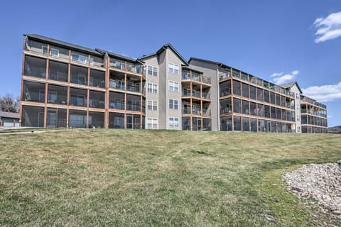 Boat Ramp, Dock & Slip: Step-Free Camdenton Condo! Apartment in Ozark Mountains