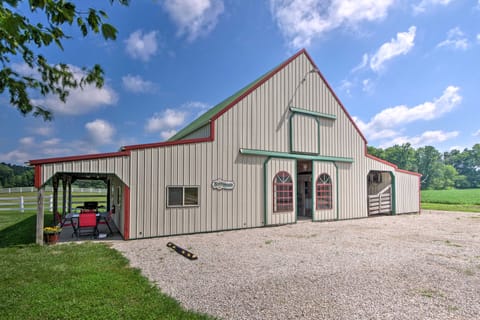 Renovated Bunkhouse on 12-Acre Horse Farm! Apartment in Ohio