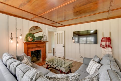 Chic Columbia Home < 2 Mi to Historic Square! House in Columbia