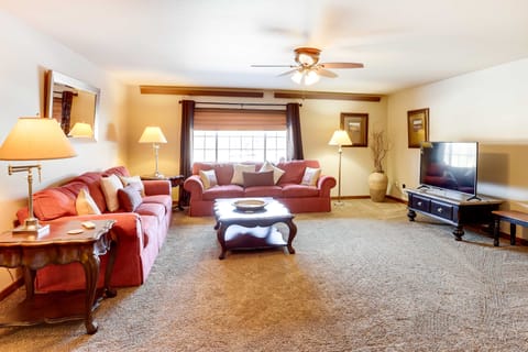 Centrally-Located Deadwood Apt w/ Mountain Views! Apartment in North Lawrence