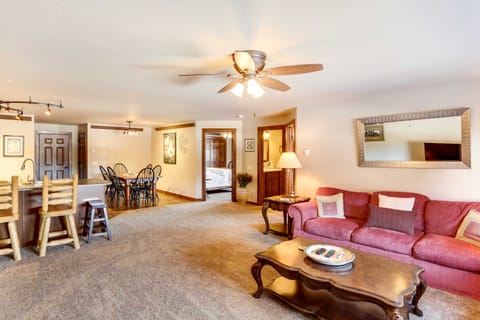 Centrally-Located Deadwood Apt w/ Mountain Views! Apartment in North Lawrence