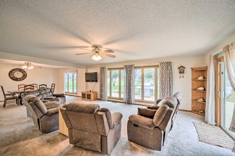 Kayaks & Boat Dock: Waterfront Home in Grove House in Ozark Mountains