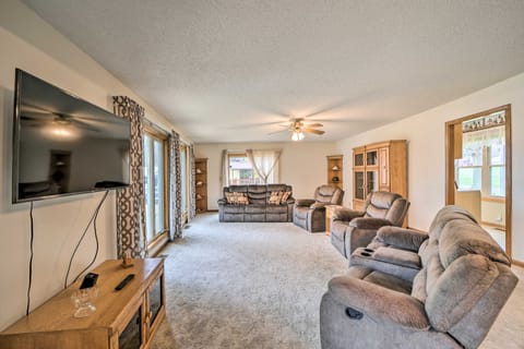 Kayaks & Boat Dock: Waterfront Home in Grove House in Ozark Mountains