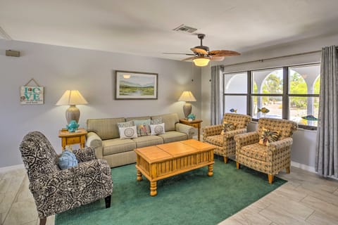 Heated Pool + Lanai: Matlacha Isles Getaway House in Matlacha Isles