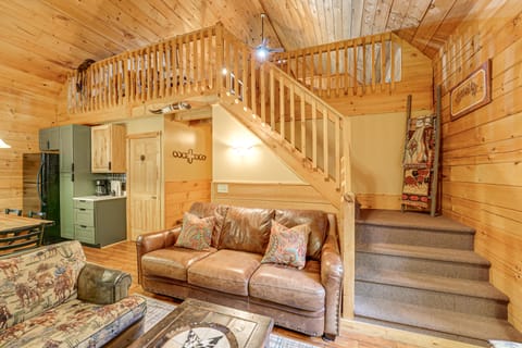 Fire Pit & Porch: Warm & Woodsy Rothbury Escape! House in Wisconsin