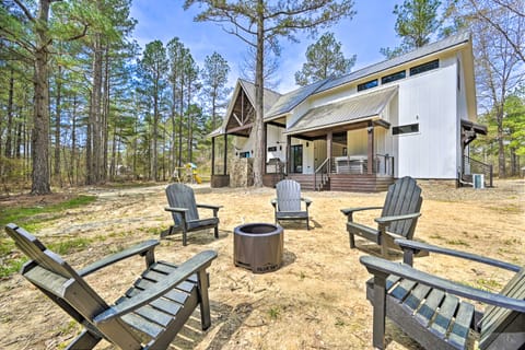 Private Hot Tub, Outdoor Fireplace: Broken Bow Gem House in Broken Bow
