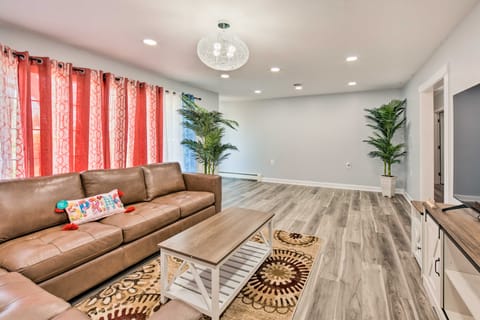 Updated Home w/ Pool Table ~ 4 Mi to Hershey! House in Palmyra