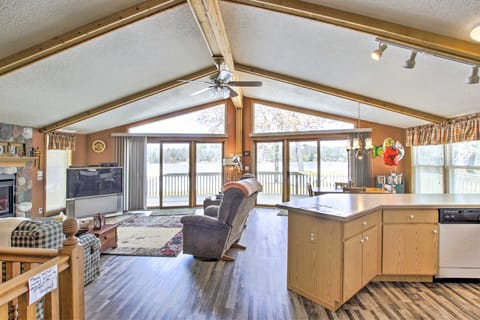 Waterfront Friendship Home w/ Private Pier! Cottage in Wisconsin