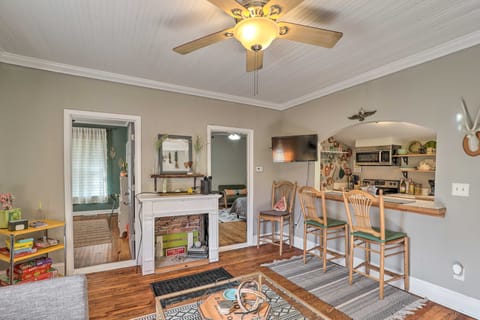 Stylish Woodfin Home w/ Backyard & Fire Pit House in Woodfin