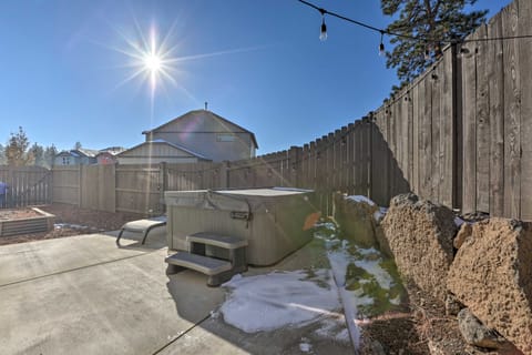 Modern Bend Home ~ 3 Mi to Old Mill District! House in Bend