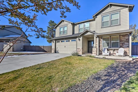 Modern Bend Home ~ 3 Mi to Old Mill District! House in Bend