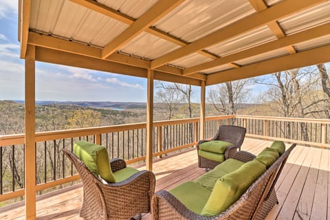 Eureka Springs Gem: 2 Decks, Mtn + Lake Views House in Carroll County