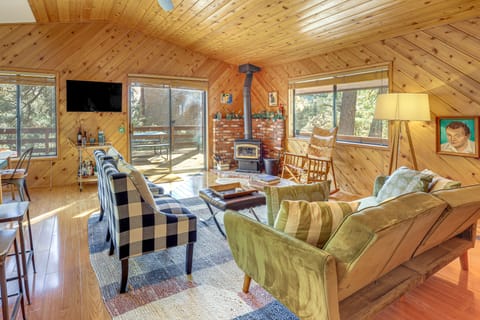 Idyllwild Cabin w/ Deck & Tahquitz Peak Views House in Idyllwild-Pine Cove