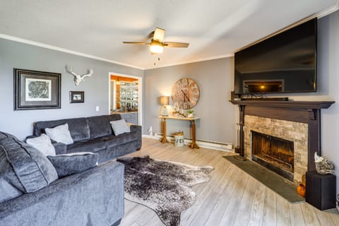 2 Mi to Skiing! Beech Mtn Condo w/ Resort Perks Apartment in Beech Mountain