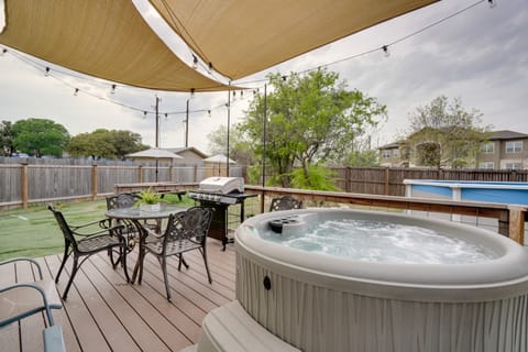 San Antonio Home w/ Hot Tub - 1 Mi to SeaWorld House in San Antonio
