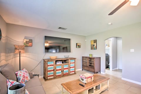 San Antonio Home w/ Hot Tub - 1 Mi to SeaWorld House in San Antonio