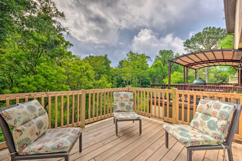 Updated Townhome w/ Deck ~ 12 Mi to Beaches! Apartment in Niceville