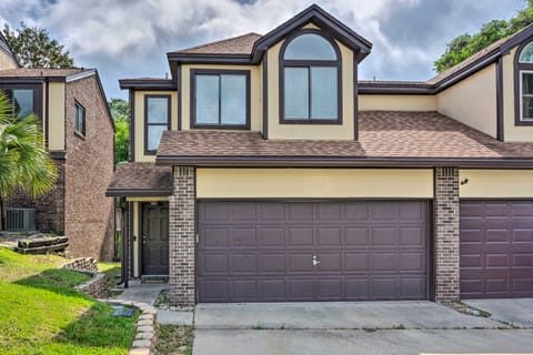 Updated Townhome w/ Deck ~ 12 Mi to Beaches! Apartment in Niceville