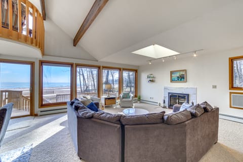Private Beach & Deck: Spacious Lake Michigan Home House in Door County
