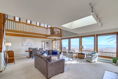 Private Beach & Deck: Spacious Lake Michigan Home House in Door County