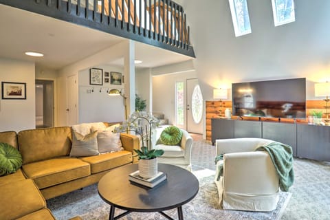 Amazing A-Frame w/ Private Hiking + Amenities House in Tennessee