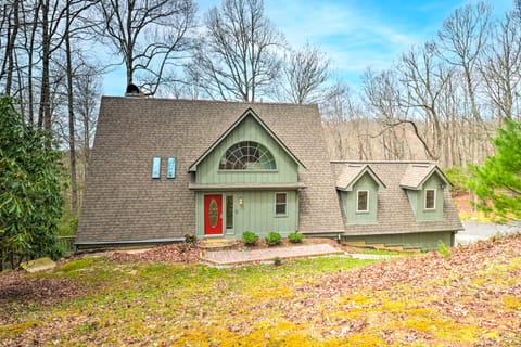 Amazing A-Frame w/ Private Hiking + Amenities House in Tennessee