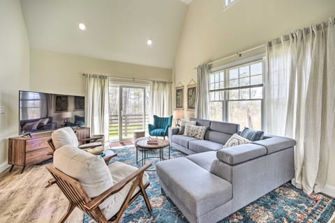 Modern-Chic Athens Home - Fish, Ski & Swim! House in Capital District, NY, USA