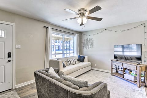 1 Mi to AT&T Stadium: Downtown Arlington Home House in Arlington