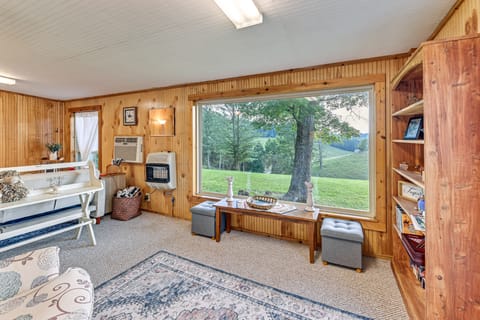 Cabin on Working Highland Cattle Farm in Kentucky House in Kentucky