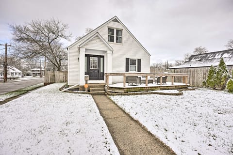 Modern South Bend Getaway ~ 3 Mi to Downtown House in South Bend