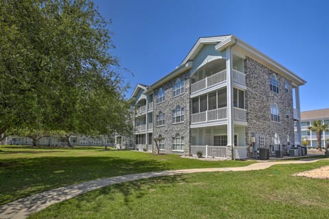 2 Mi to Water: Myrtle Beach Condo w/ Pool Access Apartment in Carolina Forest