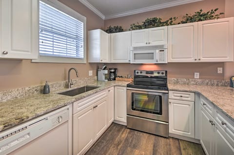 2 Mi to Water: Myrtle Beach Condo w/ Pool Access Apartment in Carolina Forest