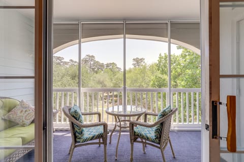 2 Mi to Water: Myrtle Beach Condo w/ Pool Access Apartment in Carolina Forest