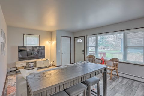 The Madi Cottage: 4 Mi to Downtown Madison! House in Madison