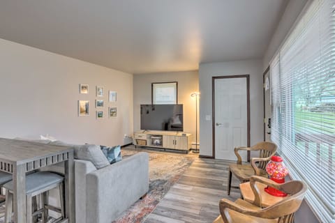 The Madi Cottage: 4 Mi to Downtown Madison! House in Madison