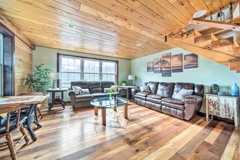 'Rose Valley House': Yard, Deck + Game Room! House in Allegheny River