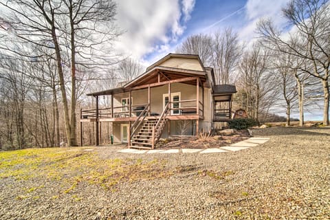 'Rose Valley House': Yard, Deck + Game Room! House in Allegheny River