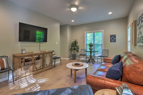 Fire Pit & Dock: Waterfront Lake Sinclair Getaway! House in Lake Sinclair