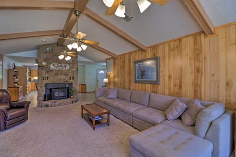 Scenic Riverview Getaway w/ Screened Porch! House in Arkansas