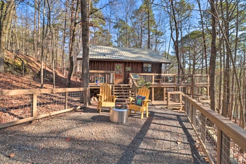 Scenic Greers Ferry Cabin w/ Deck + Fire Pit! House in Greers Ferry Lake