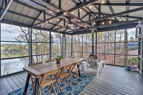 'The Chalet on Sinclair' w/ Private Dock & Kayaks! House in Lake Sinclair