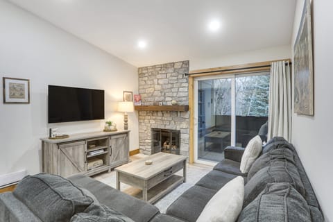 Cozy Avon Condo w/ Grill: Walk to Ski Shuttle Apartment in Avon
