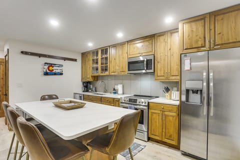 Cozy Avon Condo w/ Grill: Walk to Ski Shuttle Apartment in Avon