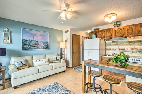 Pool + Boat Slip Available: Osage Beach Condo! Apartment in Osage Beach