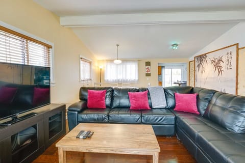 3 Mi to Michigan Stadium: Ann Arbor Home w/ Grill House in Ann Arbor