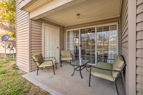 Family-Friendly Condo ~ 3 Mi to Branson Landing Apartment in Ozark Mountains