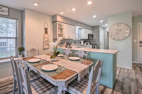 Family-Friendly Condo ~ 3 Mi to Branson Landing Apartment in Ozark Mountains