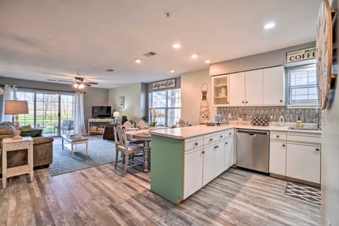 Family-Friendly Condo ~ 3 Mi to Branson Landing Apartment in Ozark Mountains